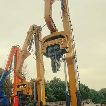Photovoltaic Pile Driver With Dual Pump Flow Merging System For High Frequency Vibration Output