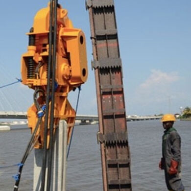 1000RPM High-Frequency Pile Driver - 35t Crawler-Mounted Vibro Hammer For Sheet Concrete Piles